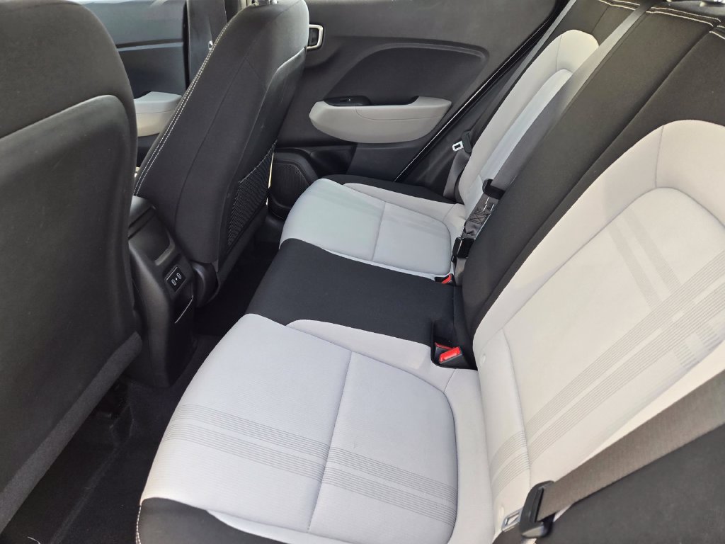 Used 2025 Hyundai Venue SEL FWD image 12