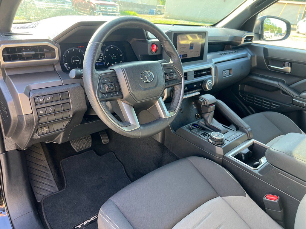 Used 2024 Toyota Tacoma TRD Off-Road image 9