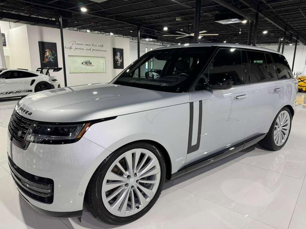 Used 2024 Land Rover Range Rover SE image 3