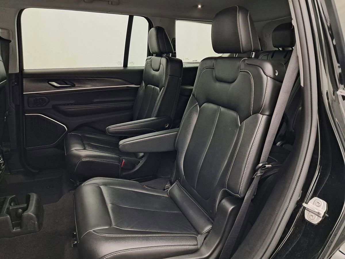 Used 2022 Jeep Grand Cherokee L Limited AWD/4WD image 35