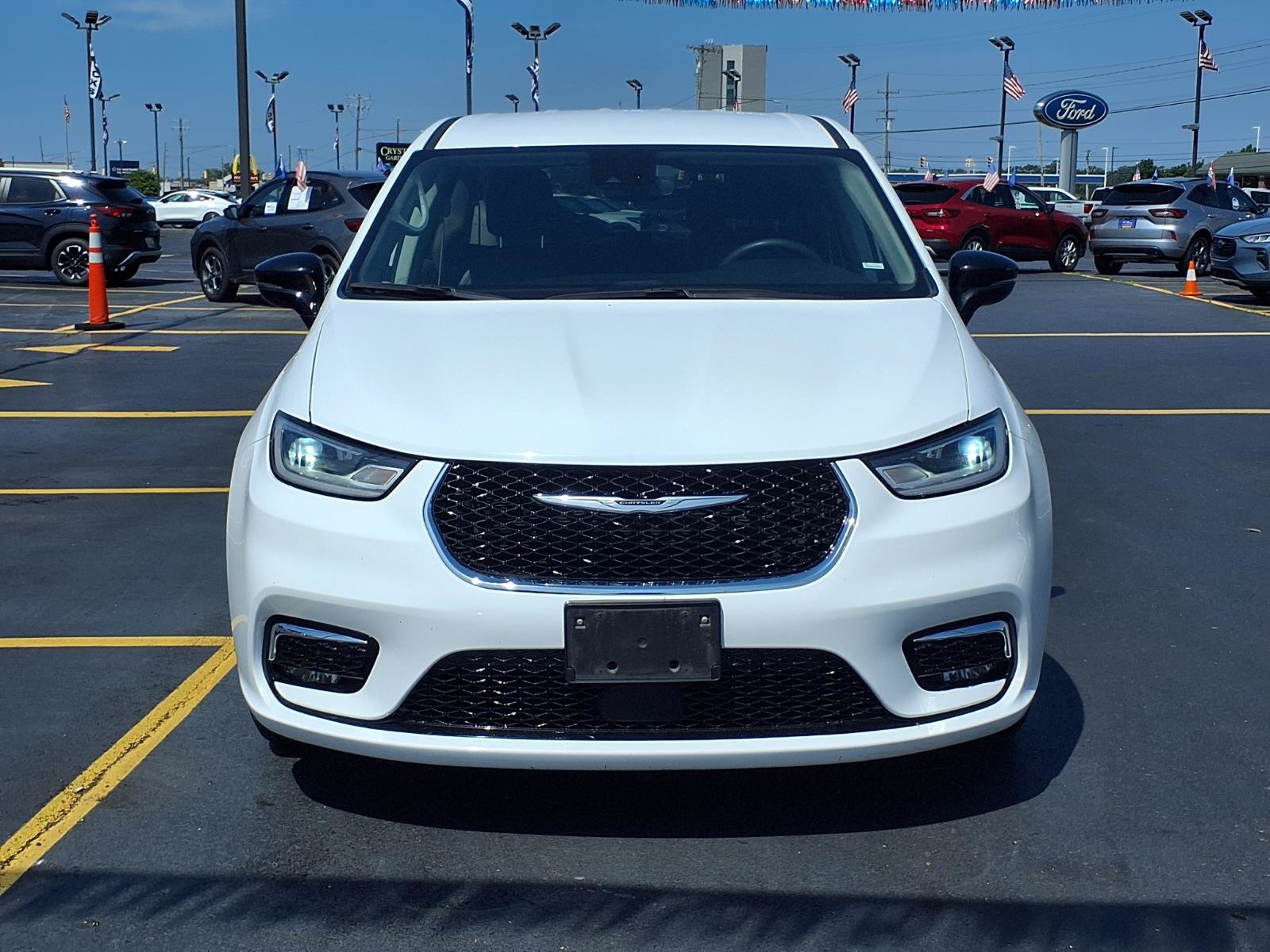 Used 2024 Chrysler Pacifica Touring-L FWD image 25