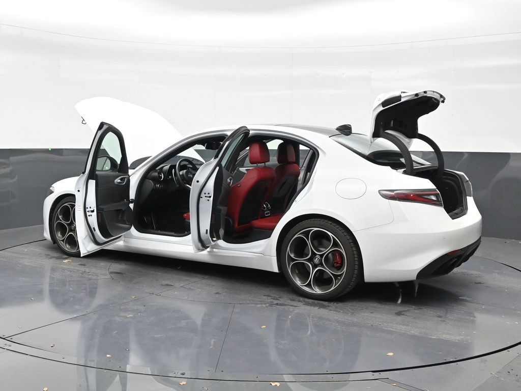 Used 2024 Alfa Romeo Giulia Veloce RWD image 31