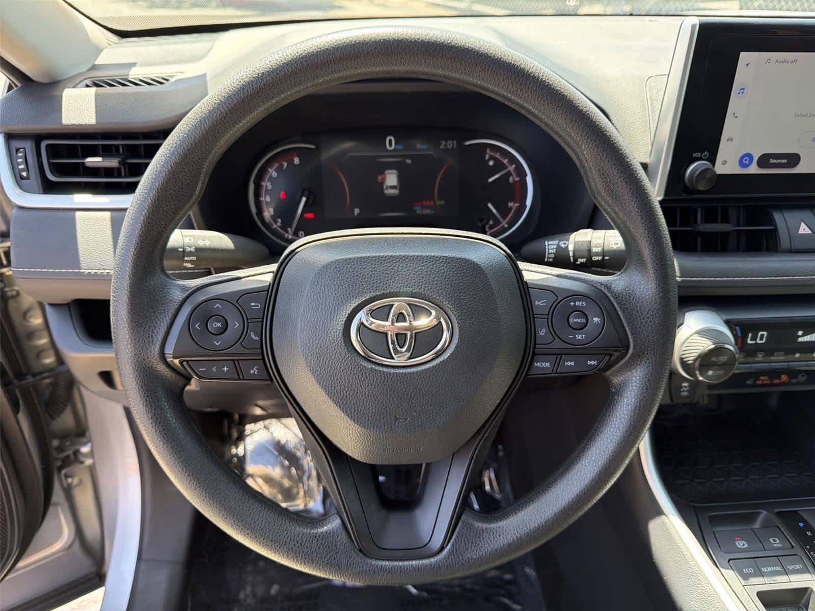 Used 2025 Toyota RAV4 XLE FWD image 16