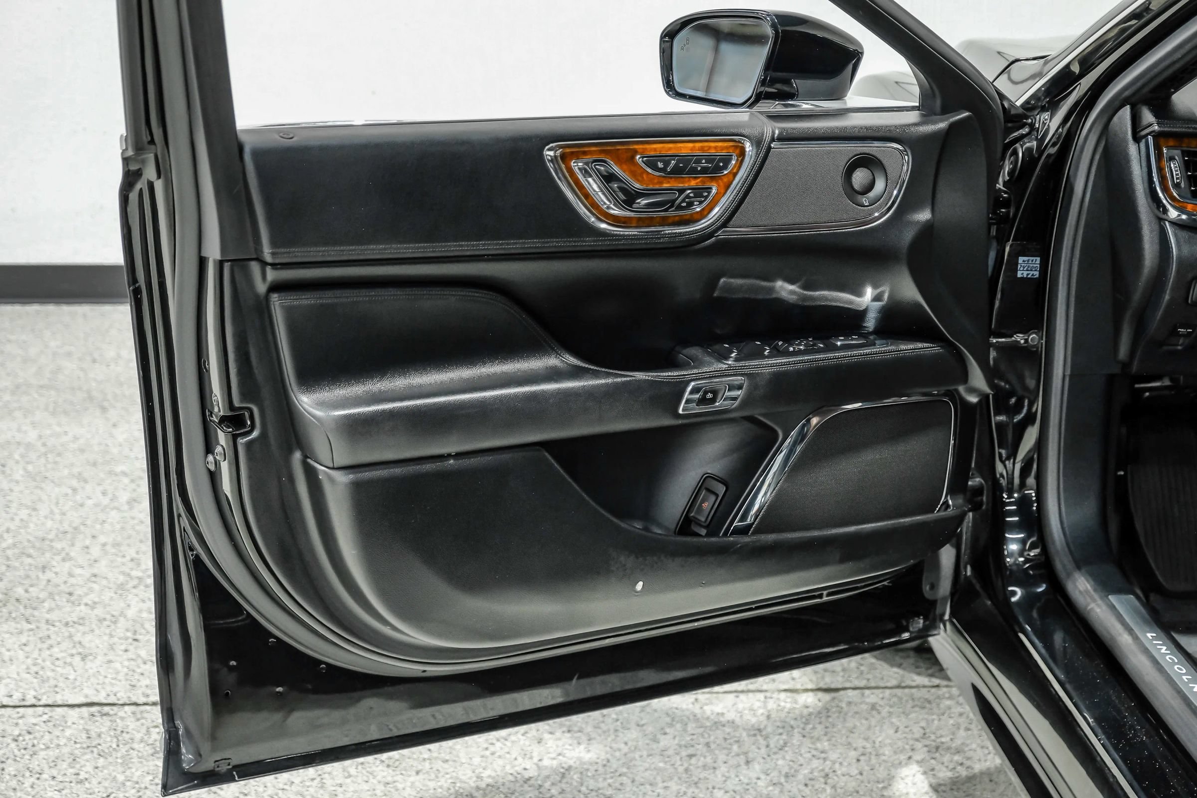 Used 2018 Lincoln Continental Reserve FWD image 46
