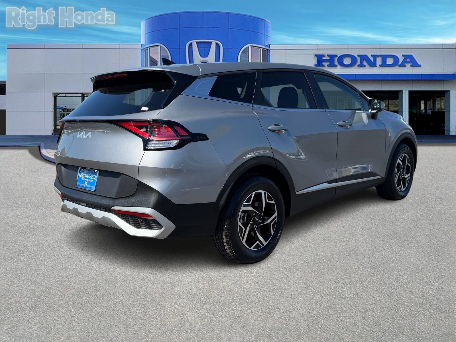 Used 2025 Kia Sportage LX image 8