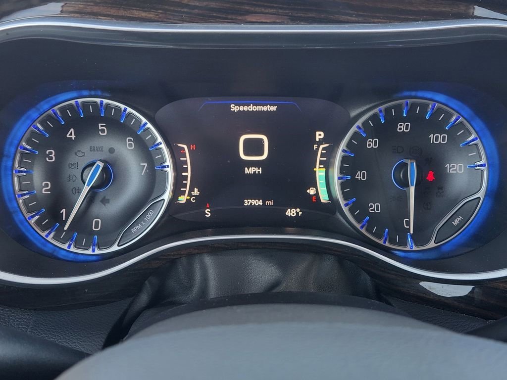 Used 2024 Chrysler Pacifica Limited image 16