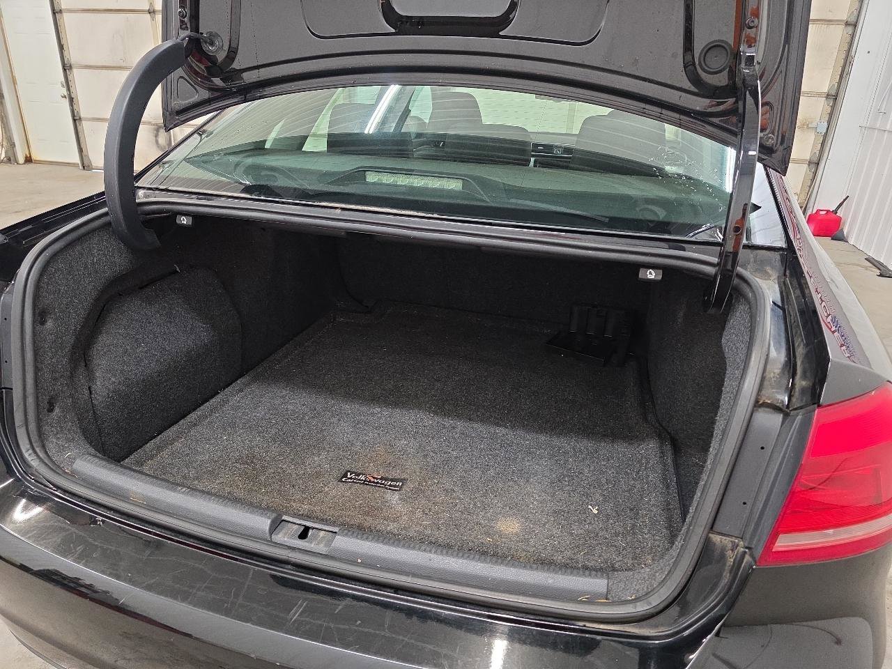 Used 2012 Volkswagen Passat 3.6 SE image 33