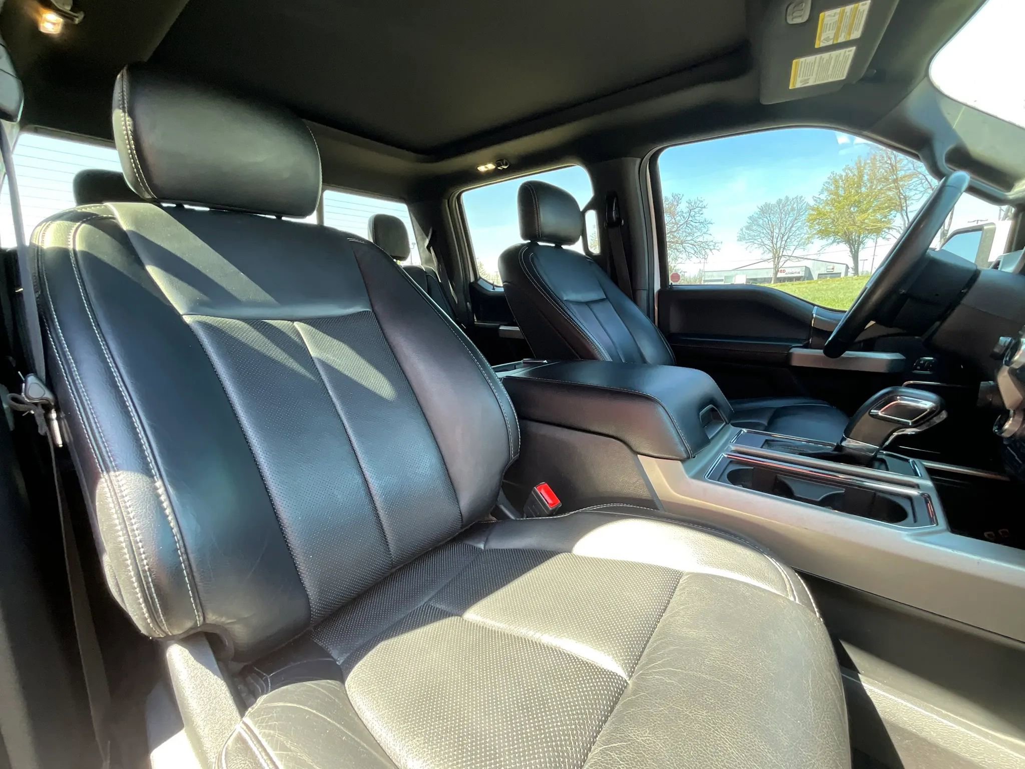Used 2019 Ford F150 Lariat w/ Equipment Group 502A Luxury AWD/4WD image 18