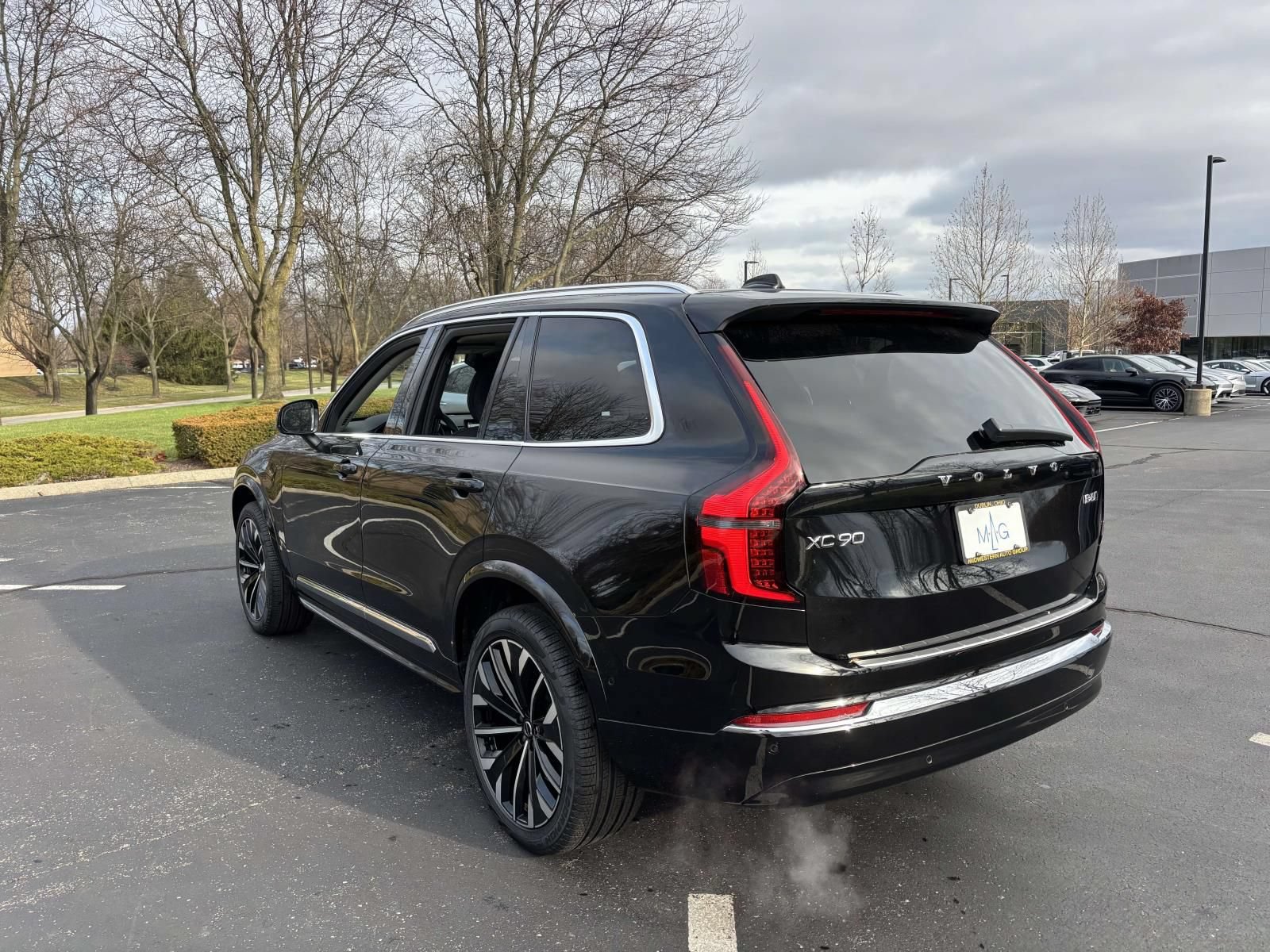 New 2026 Volvo XC90 B6 Plus w/ Protection Package Premier AWD/4WD image 5