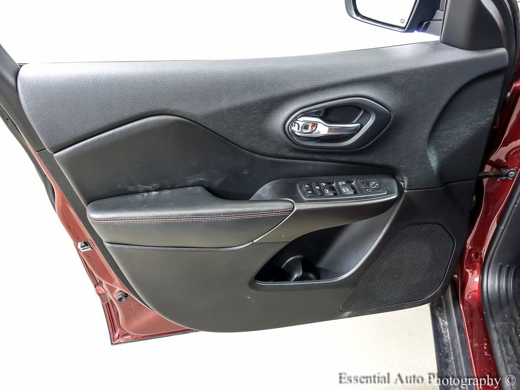 Used 2020 Jeep Cherokee Trailhawk w/ Cold Weather Group AWD/4WD image 19