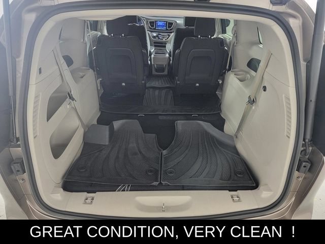 Used 2017 Chrysler Pacifica Touring Plus w/ Tire & Wheel Group FWD image 16