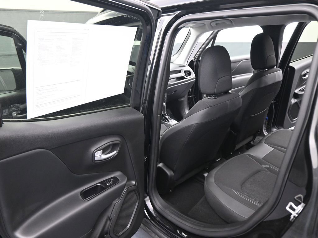 Used 2023 Jeep Renegade Latitude w/ Premium Group image 39