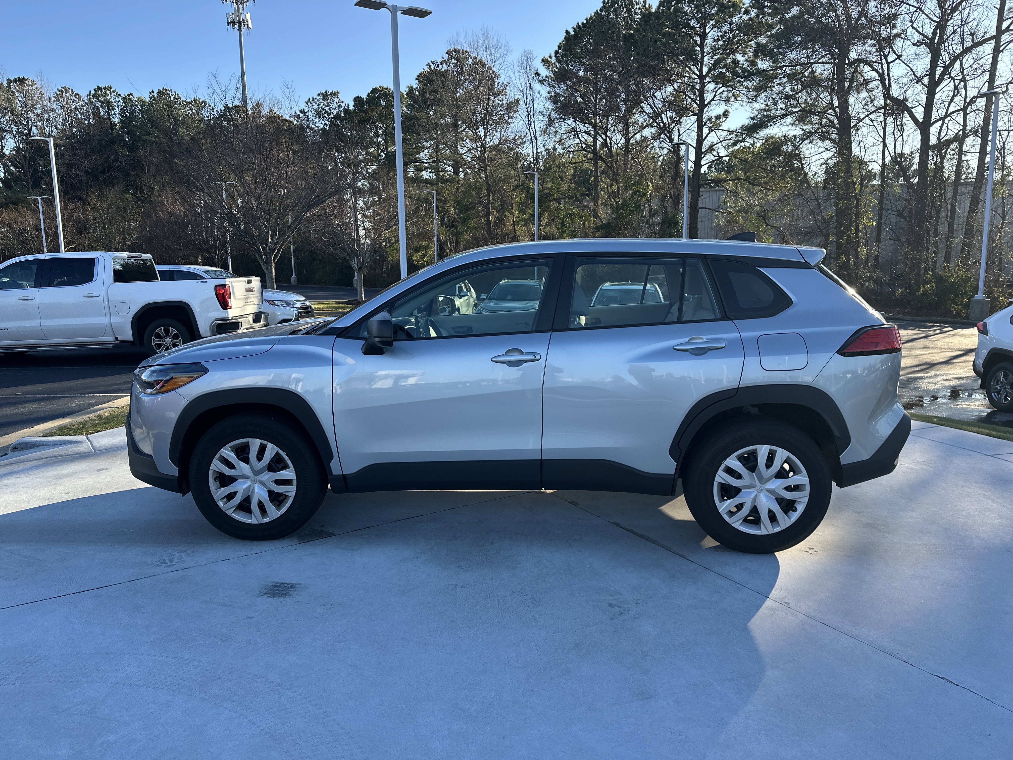 Used 2023 Toyota Corolla Cross L image 7