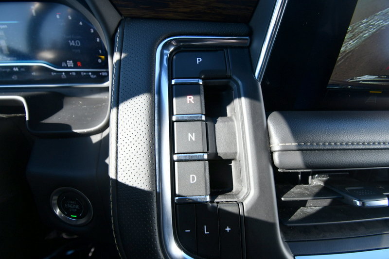 Used 2024 Chevrolet Tahoe Premier AWD/4WD image 24