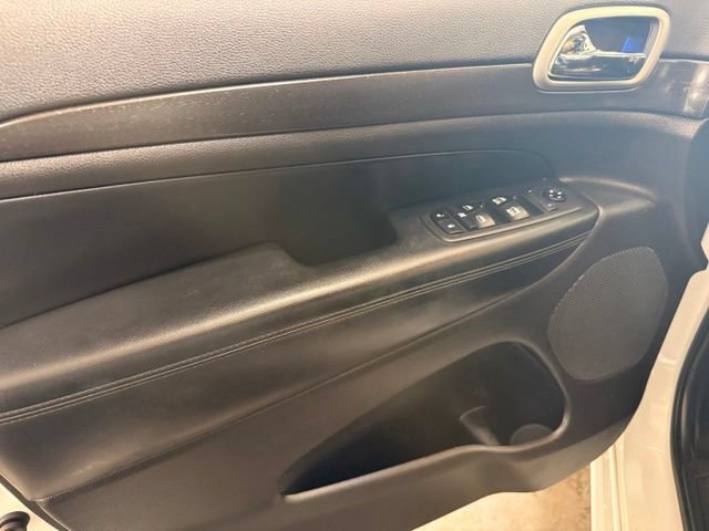 Used 2018 Jeep Grand Cherokee Altitude AWD/4WD image 10