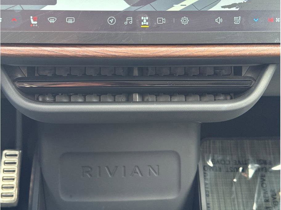 Used 2022 Rivian R1T Adventure image 13