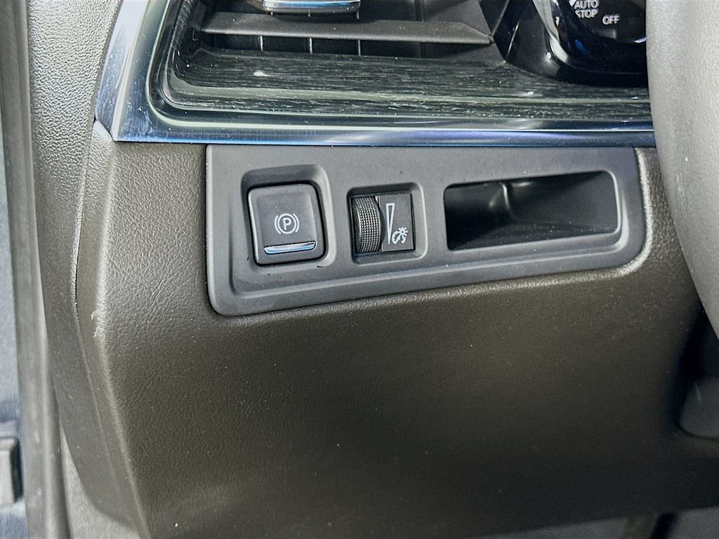 Used 2021 Cadillac XT5 Premium Luxury w/ LPO, Floor Liner Package FWD image 10