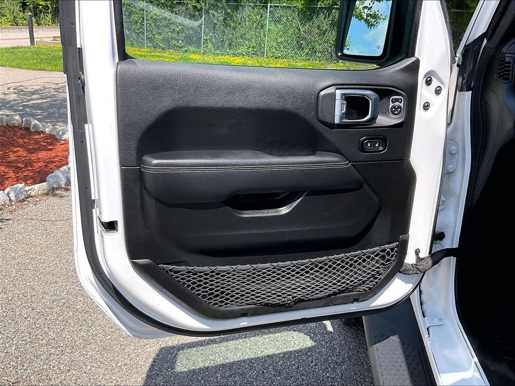 Used 2022 Jeep Gladiator Overland AWD/4WD image 9
