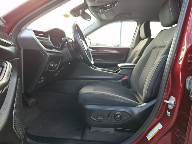 Used 2022 Jeep Grand Cherokee Laredo w/ Luxury Tech Group I AWD/4WD image 15