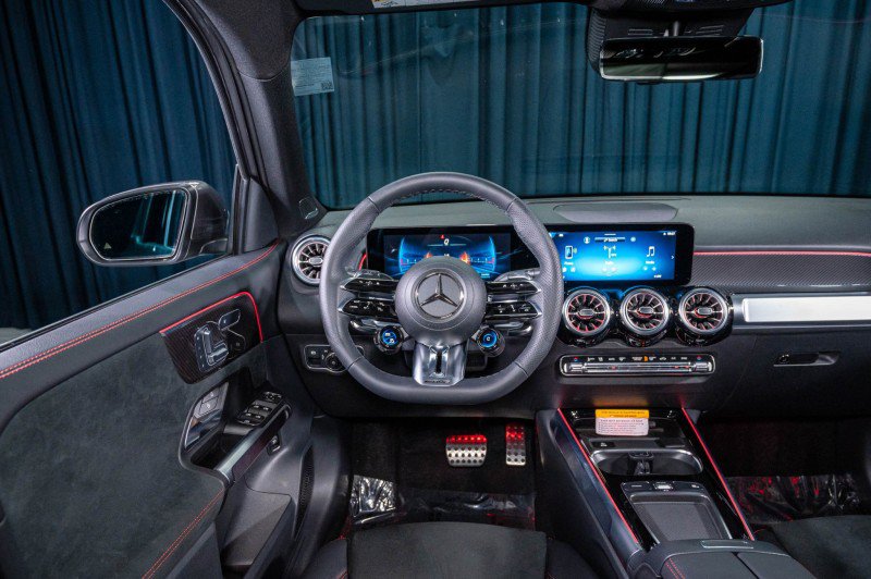 Certified 2025 Mercedes-Benz GLB 35 AMG 4MATIC image 17