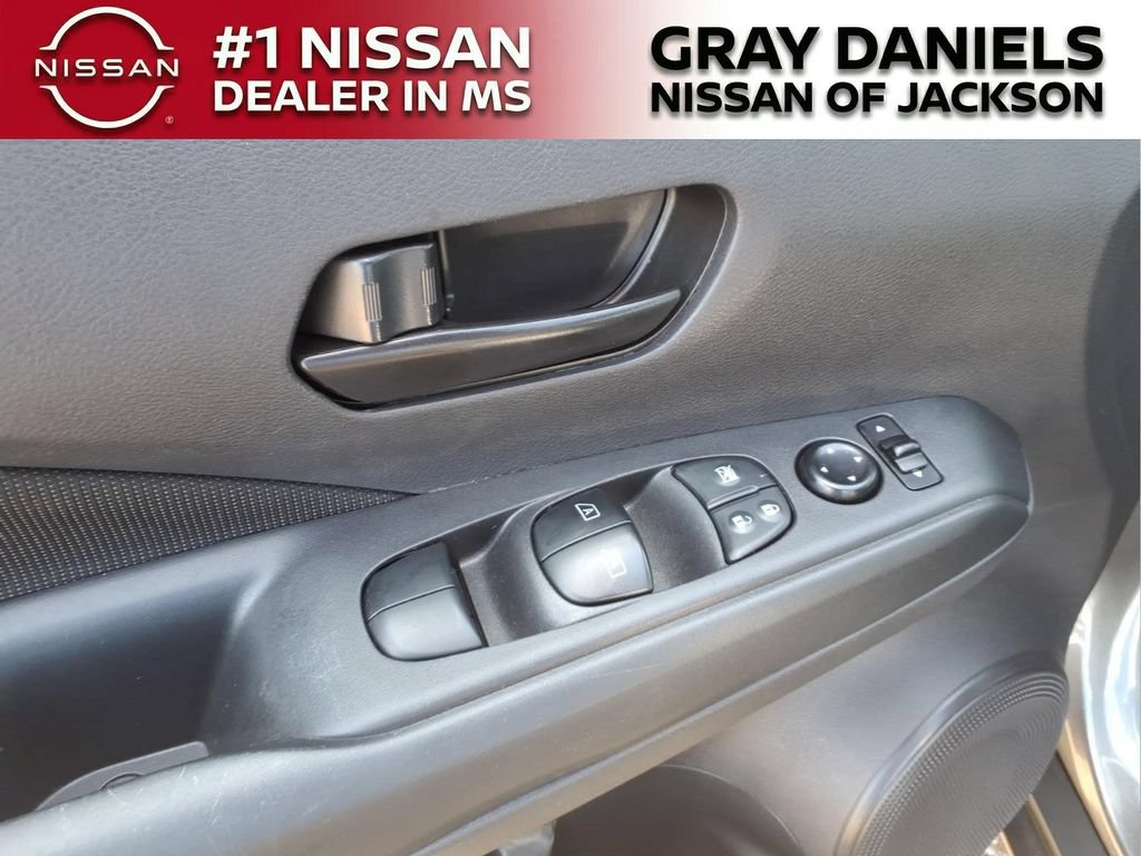 Used 2022 Nissan Kicks S FWD image 11