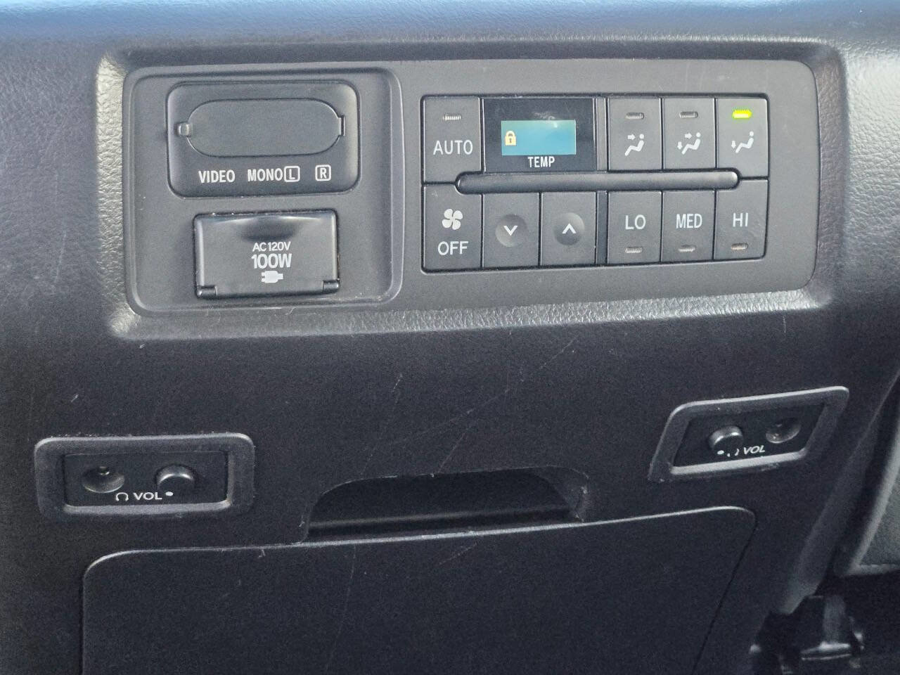 Used 2016 Toyota Sequoia Platinum image 31