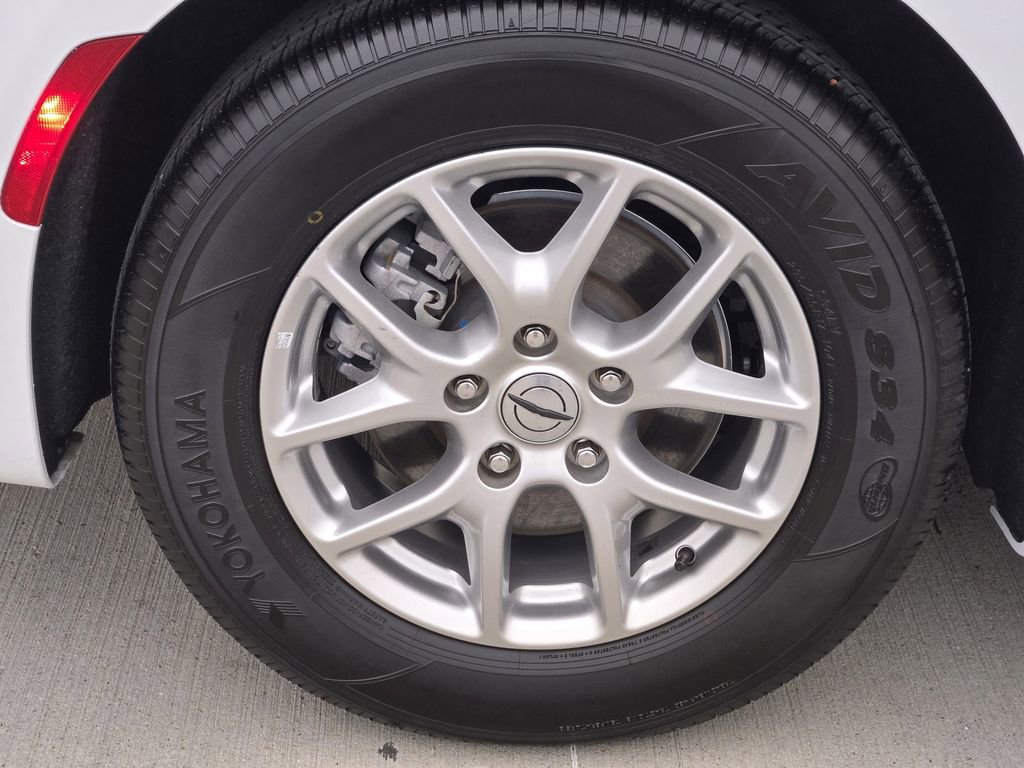 Used 2024 Chrysler Pacifica Touring image 10