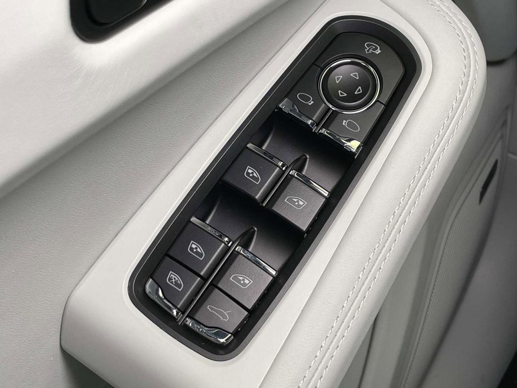New 2026 Porsche Macan AWD/4WD image 39