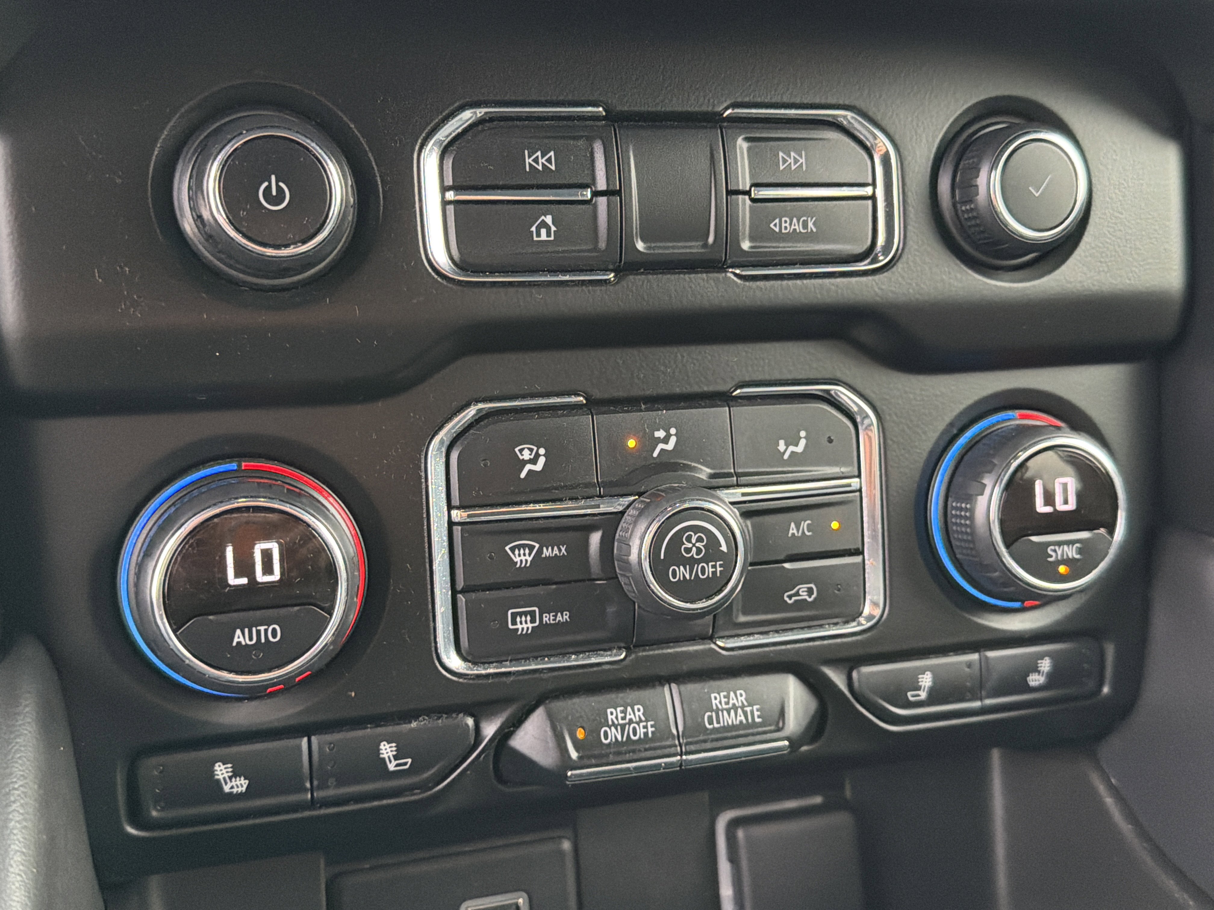 Used 2021 Chevrolet Tahoe RST w/ Luxury Package image 34