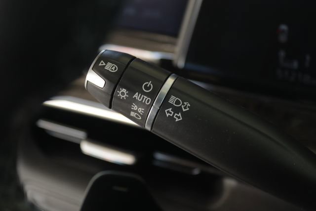 Certified 2022 Cadillac Escalade ESV Premium Luxury image 14