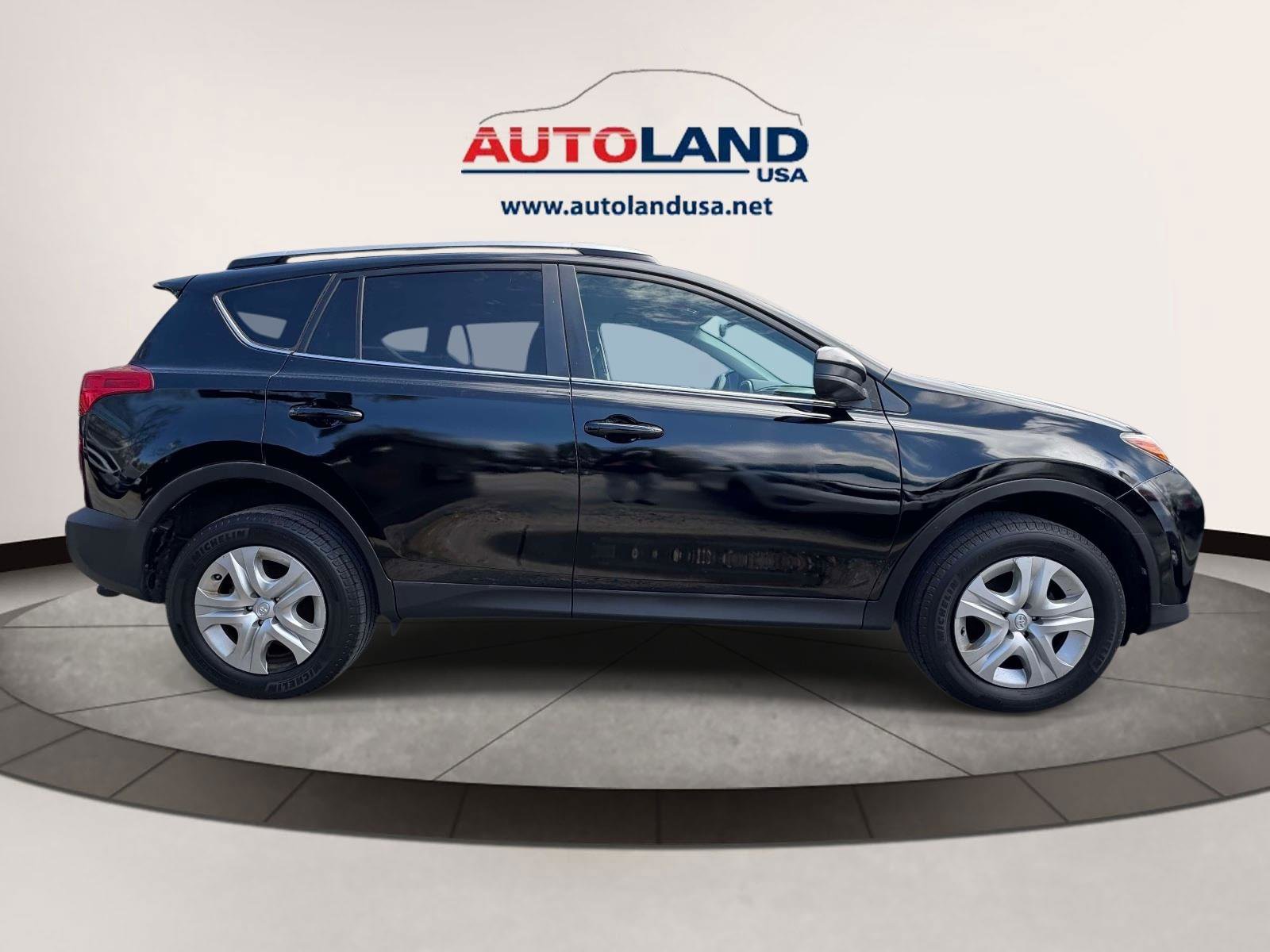 Used 2015 Toyota RAV4 LE image 3