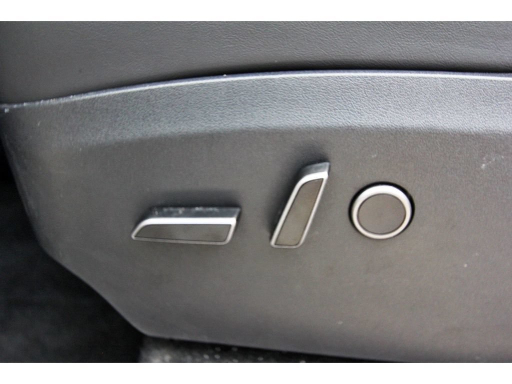 Used 2023 Tesla Model Y Long Range AWD/4WD image 29