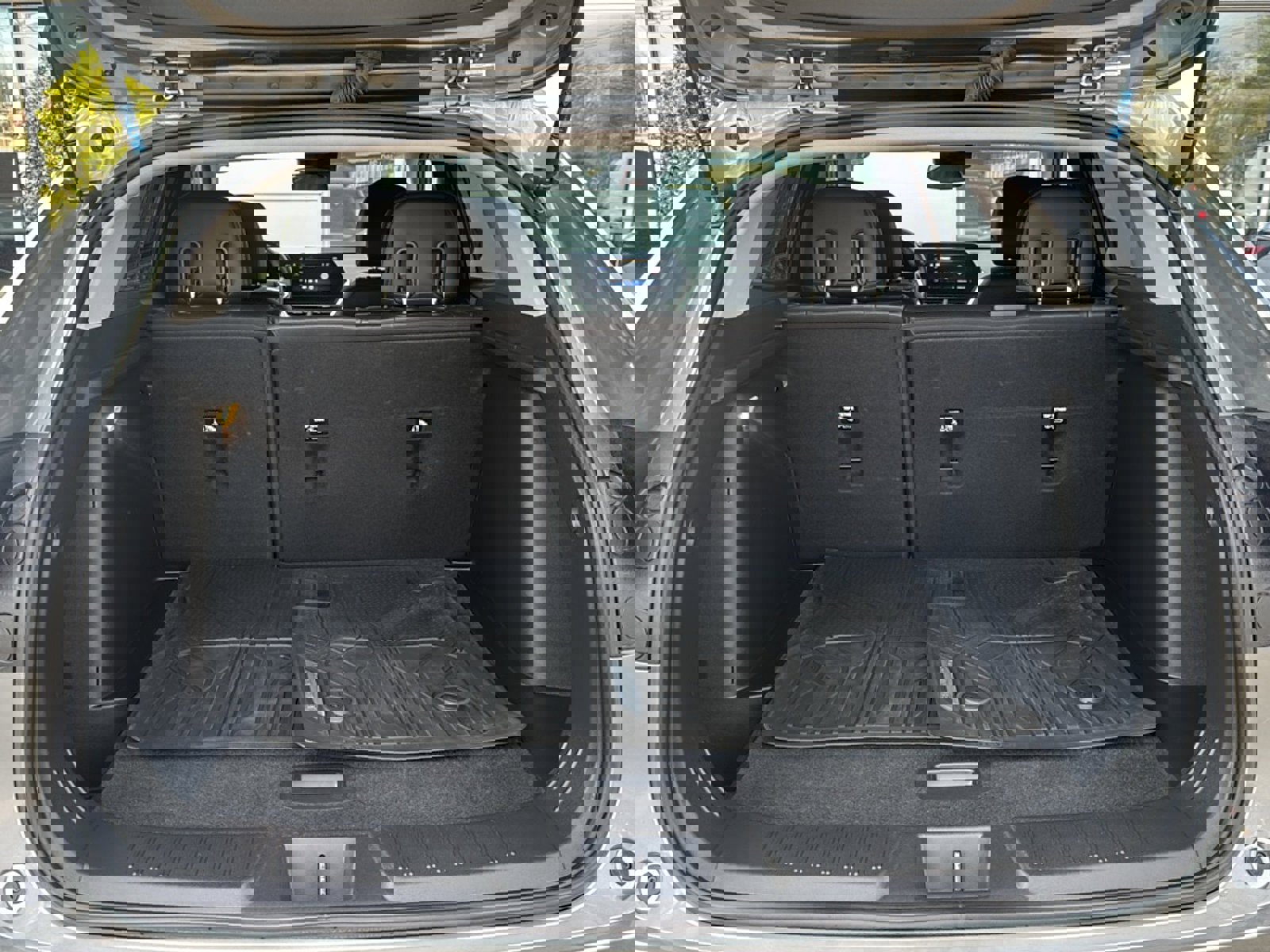 Used 2024 Chevrolet Trax LT w/ Driver Confidence Package image 22