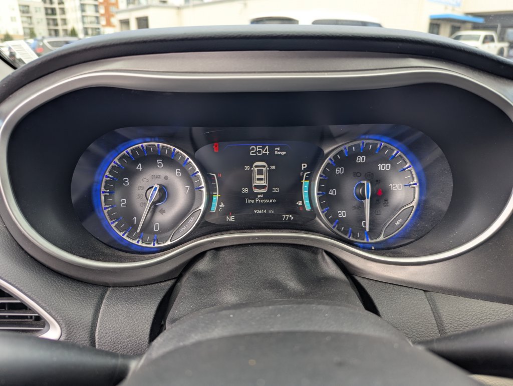 Used 2023 Chrysler Pacifica Touring-L FWD image 20