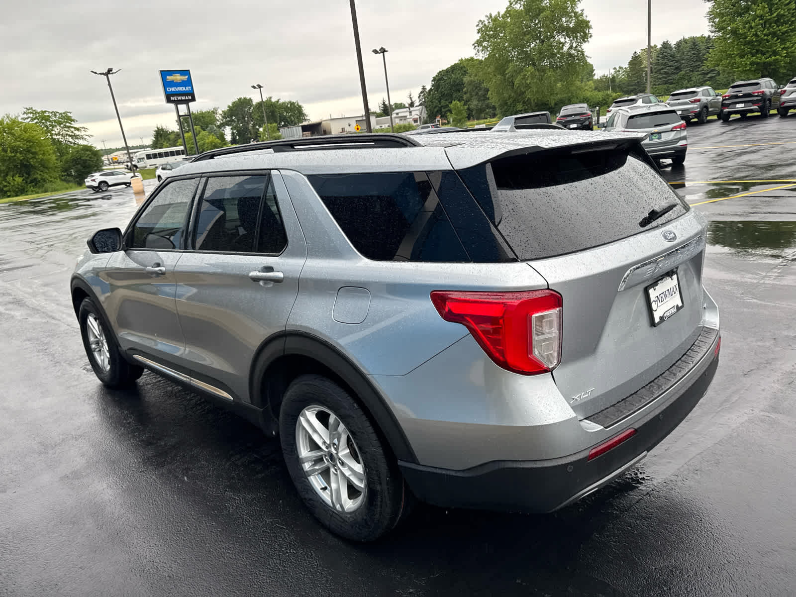 Used 2020 Ford Explorer XLT w/ Equipment Group 202A AWD/4WD image 9
