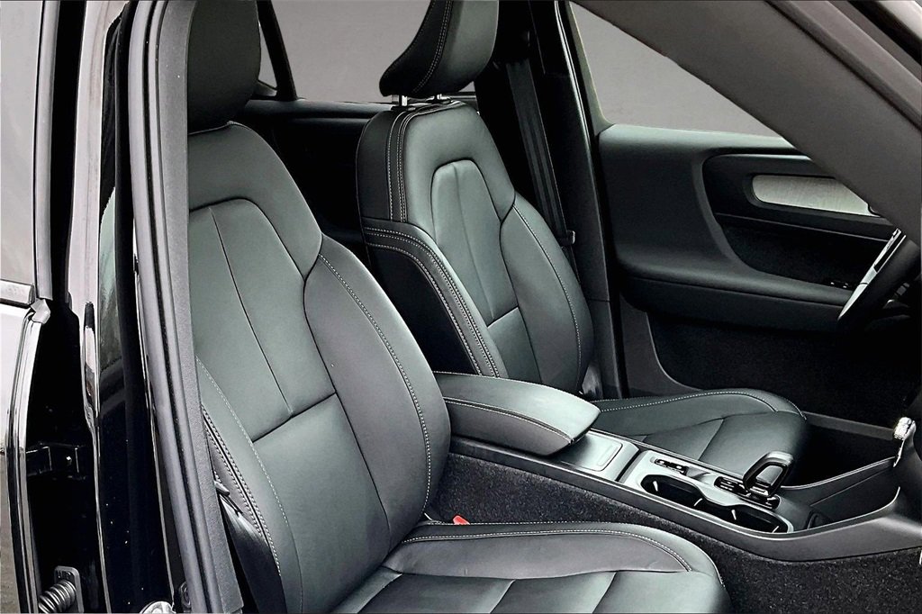 Certified 2026 Volvo XC40 B5 Core w/ Climate Package image 29