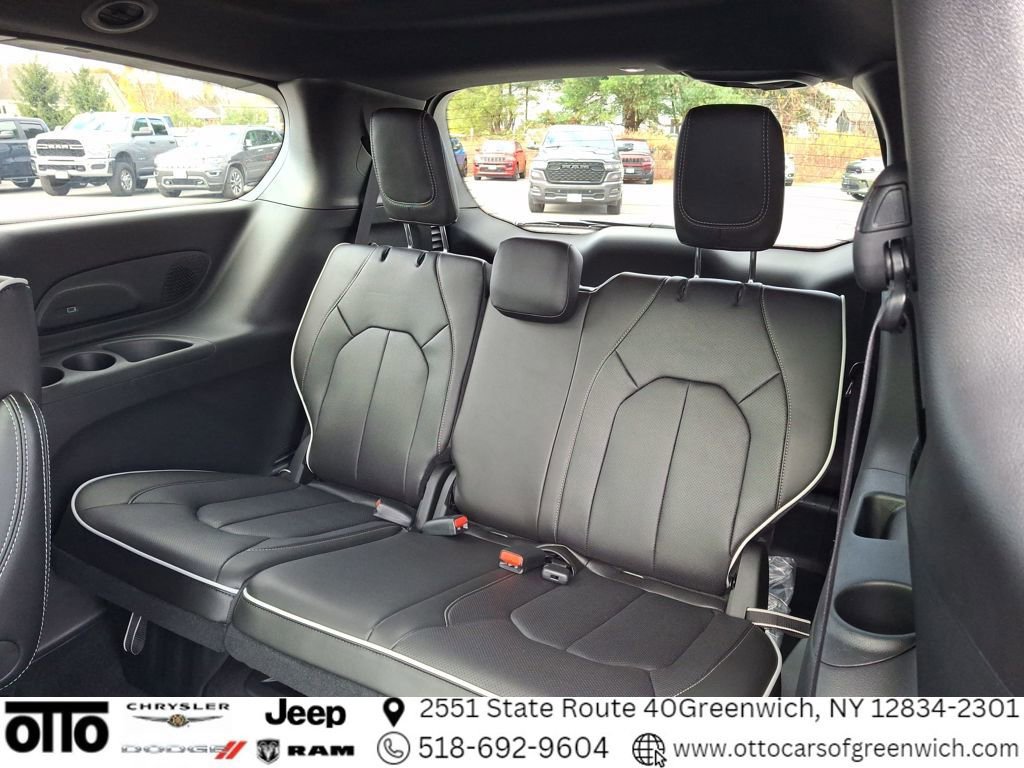 New 2026 Chrysler Pacifica Limited w/ S Appearance Package image 13