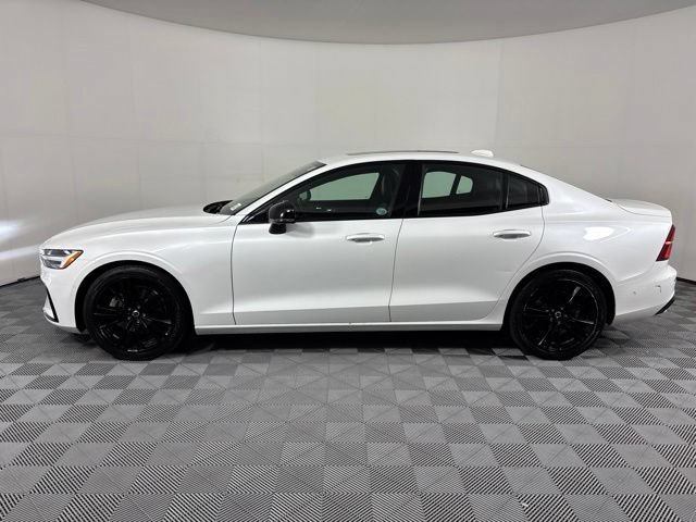 Used 2024 Volvo S60 B5 Plus AWD/4WD image 9