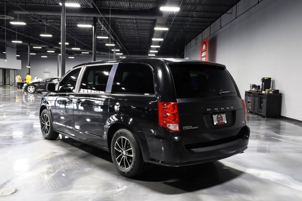 Used 2018 Dodge Grand Caravan SE FWD image 5