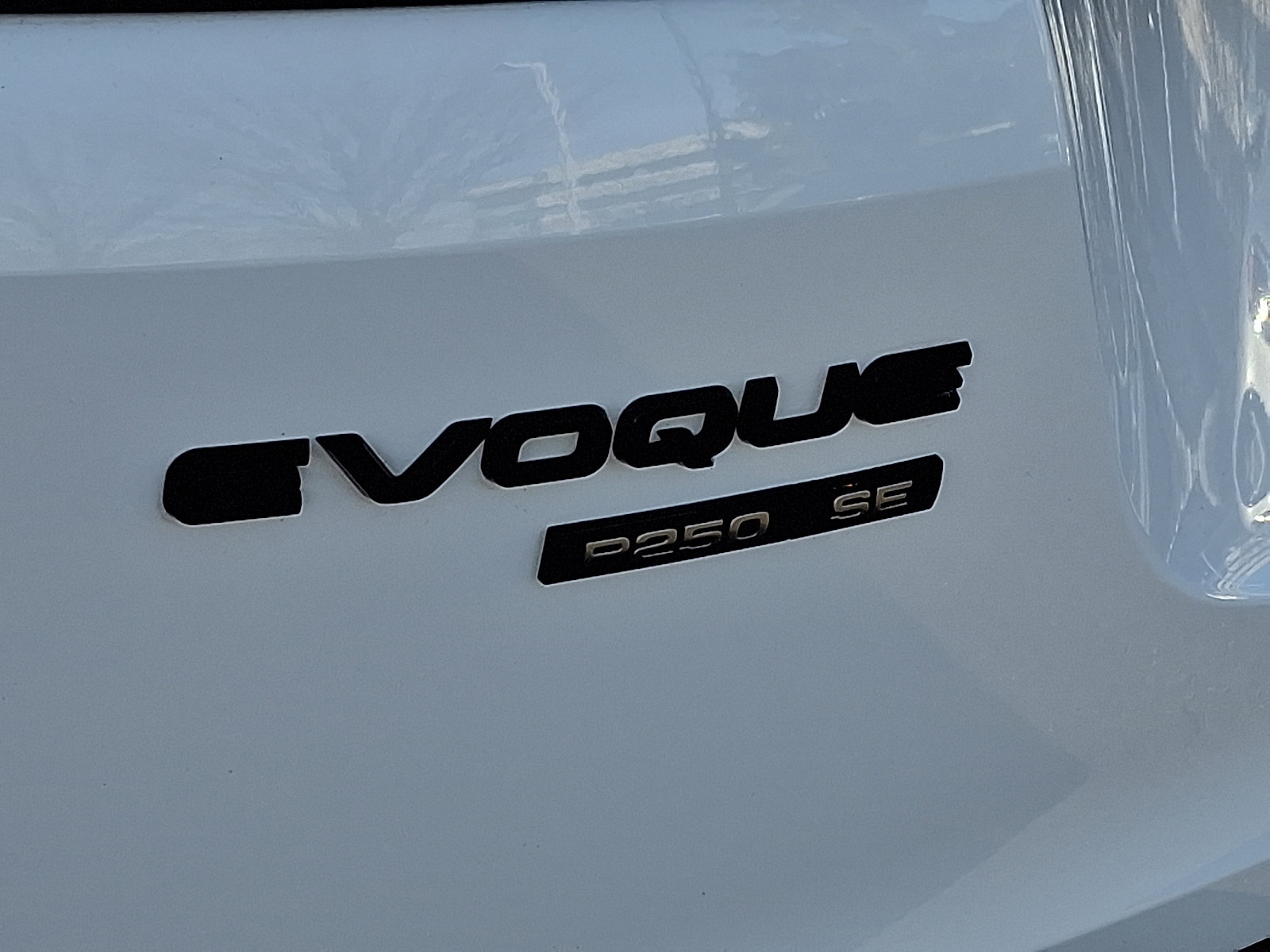 Used 2020 Land Rover Range Rover Evoque SE image 31