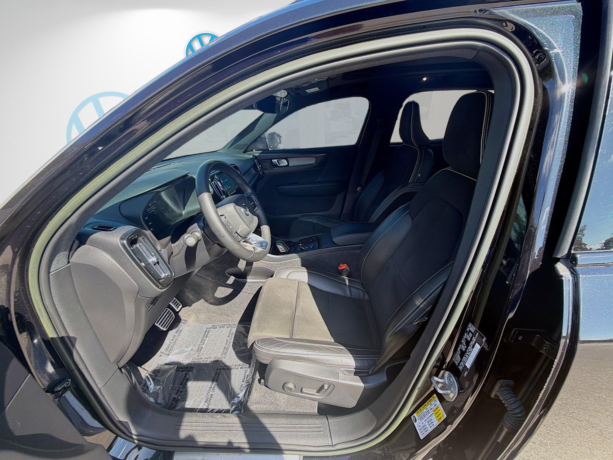 Used 2022 Volvo XC40 T5 R-Design w/ Advanced Package image 19