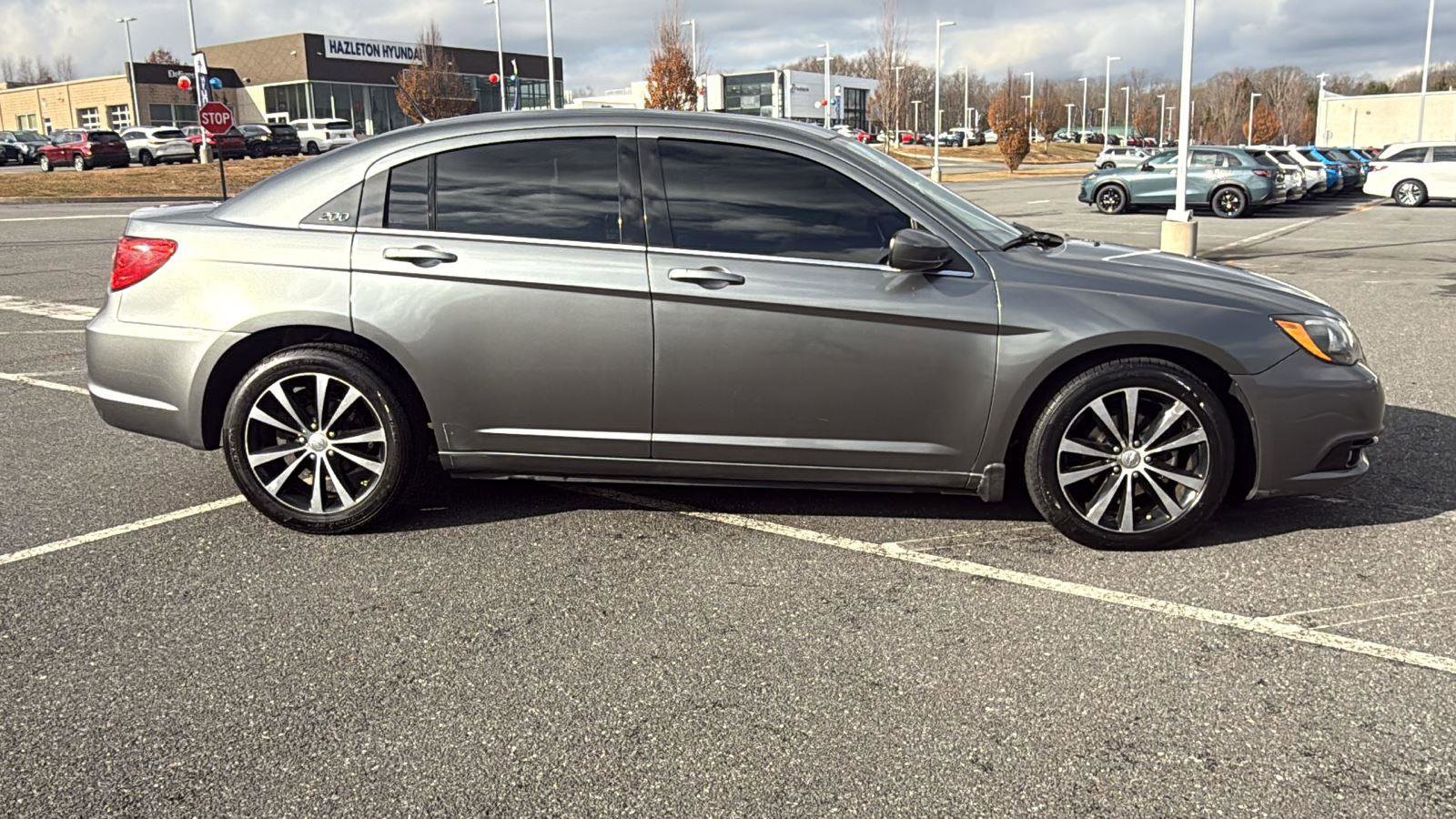 Used 2013 Chrysler 200 Limited w/ Sun/Sound Group image 4