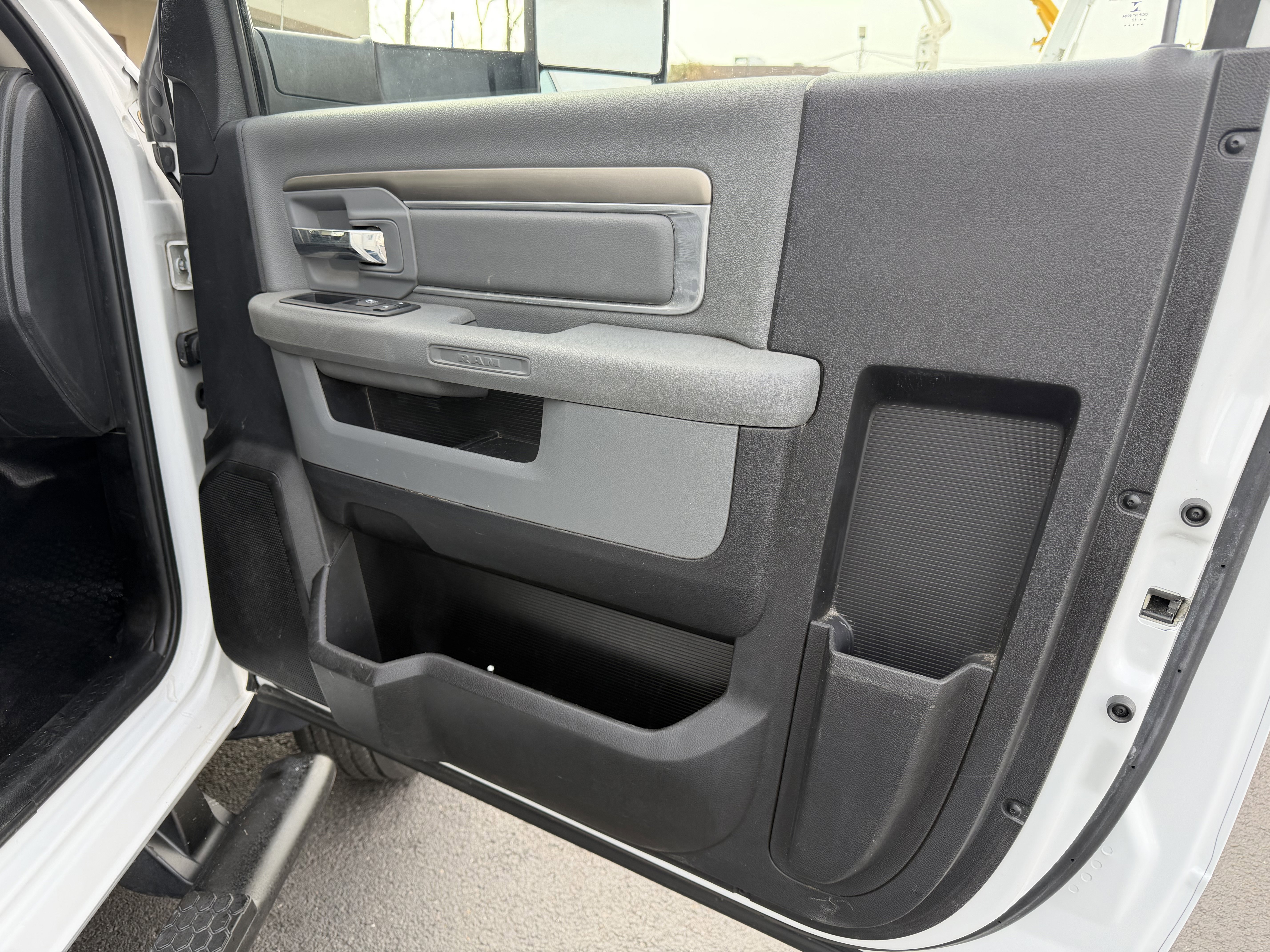 Used 2017 RAM 5500 Tradesman w/ Power & Remote Entry Group image 15