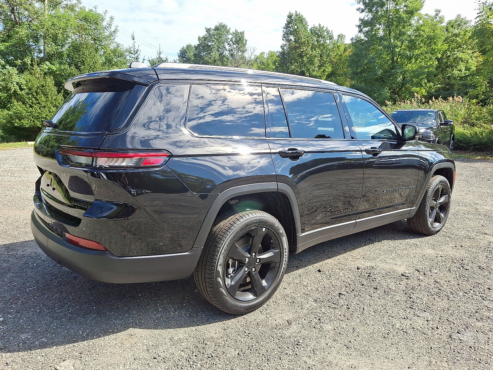 New 2025 Jeep Grand Cherokee L Limited w/ Black Appearance Package image 4
