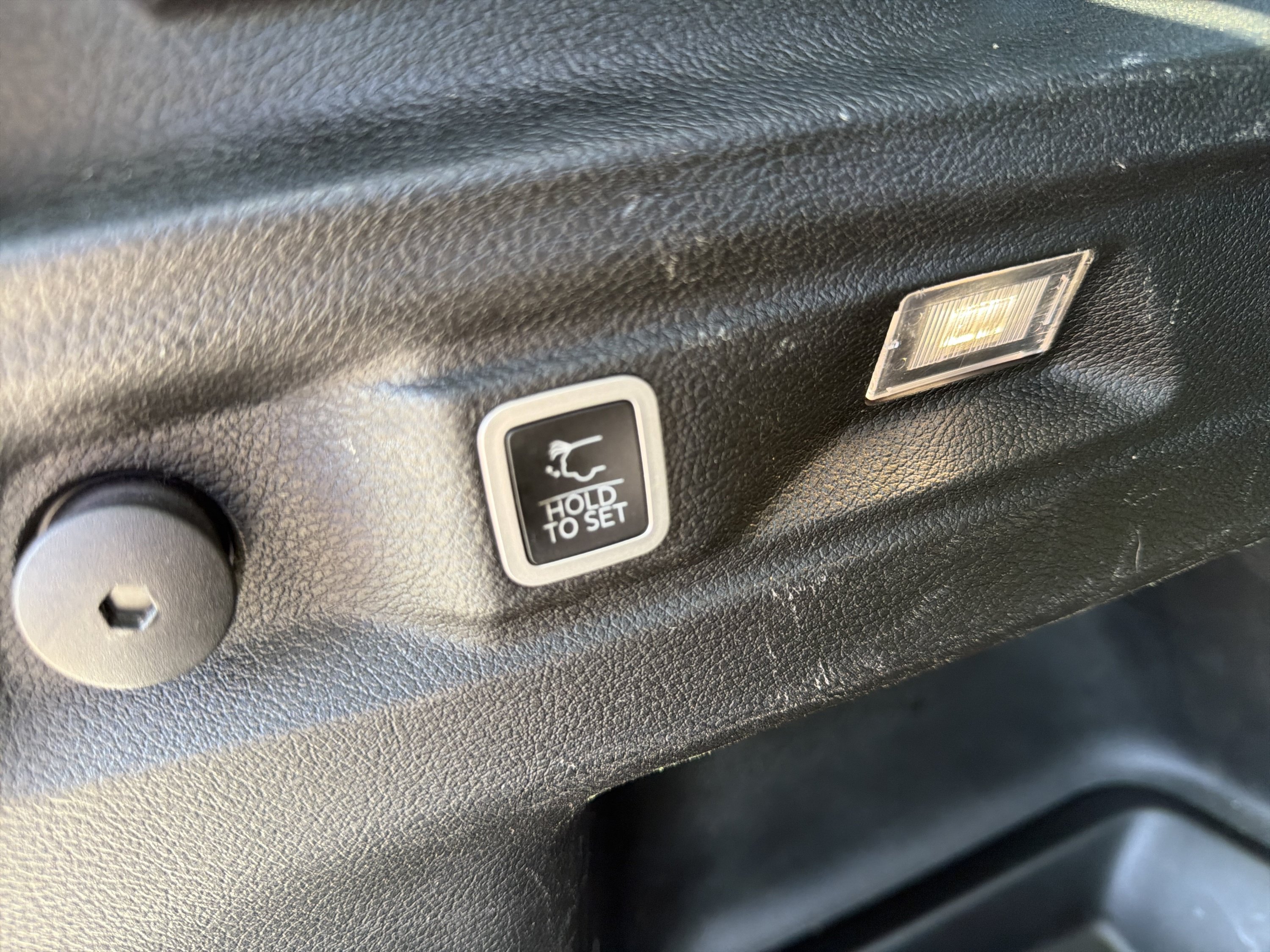 Used 2023 Jeep Grand Cherokee L Laredo w/ Luxury Tech Group I AWD/4WD image 14
