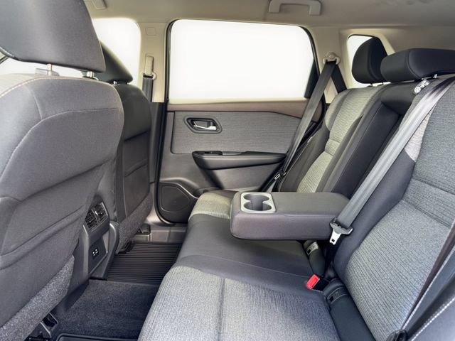 Used 2022 Nissan Rogue SV FWD image 27