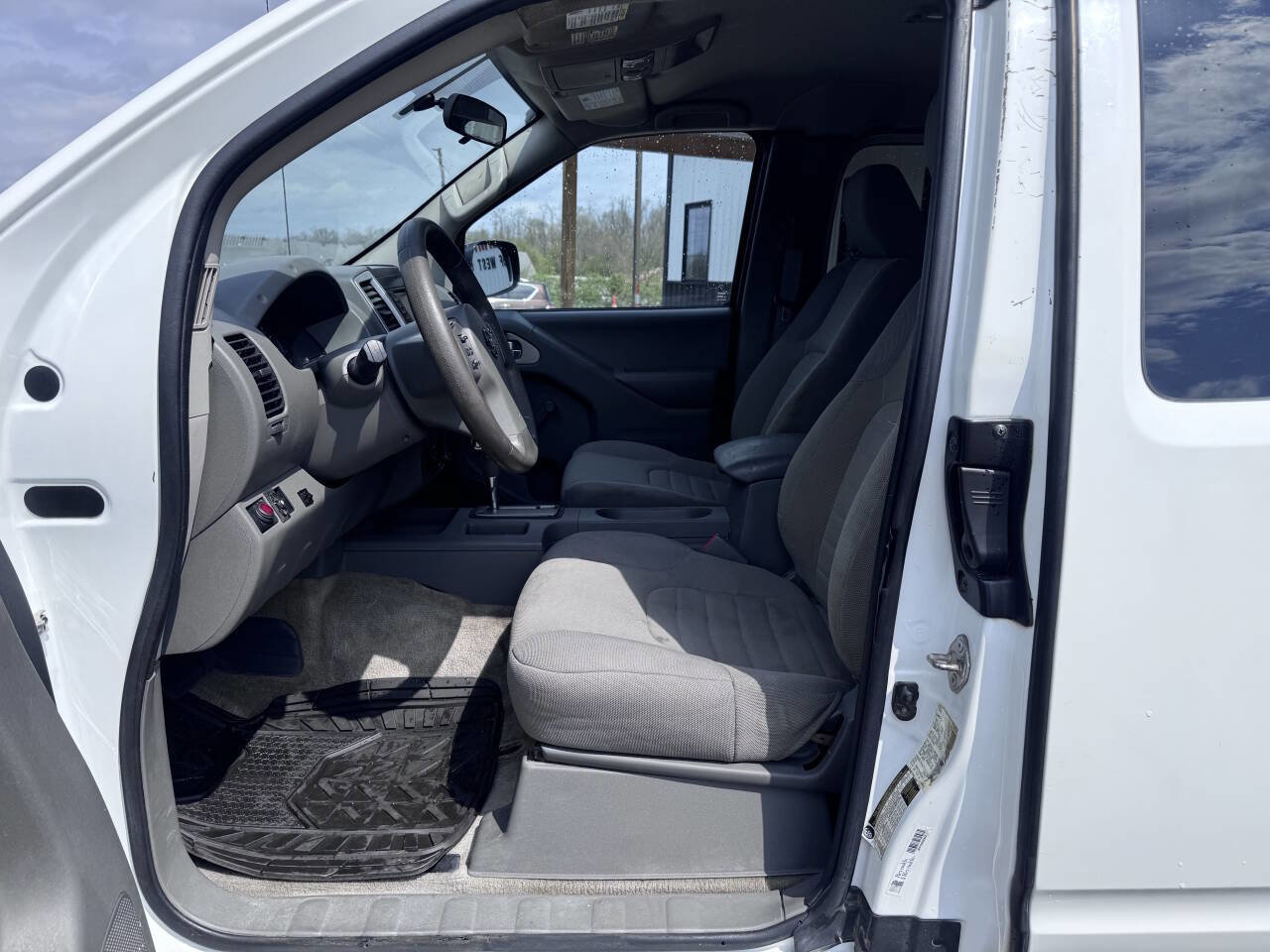 Used 2018 Nissan Frontier S RWD image 11