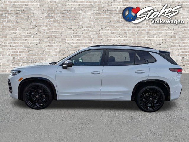 Certified 2025 Volkswagen Tiguan SE R-Line FWD image 7