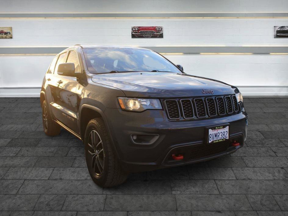 Used 2018 Jeep Grand Cherokee Trailhawk AWD/4WD image 3