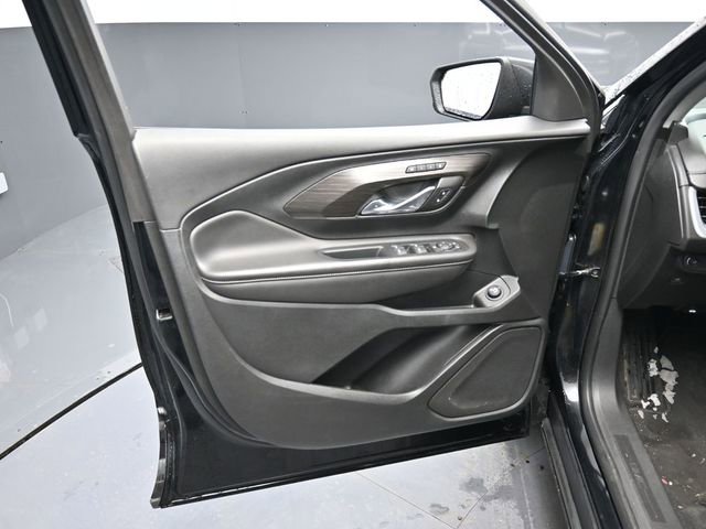 Used 2023 GMC Terrain SLT image 12